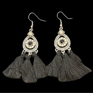 Chic Tassel Earrings Black Silver Tone White Light Gray Details